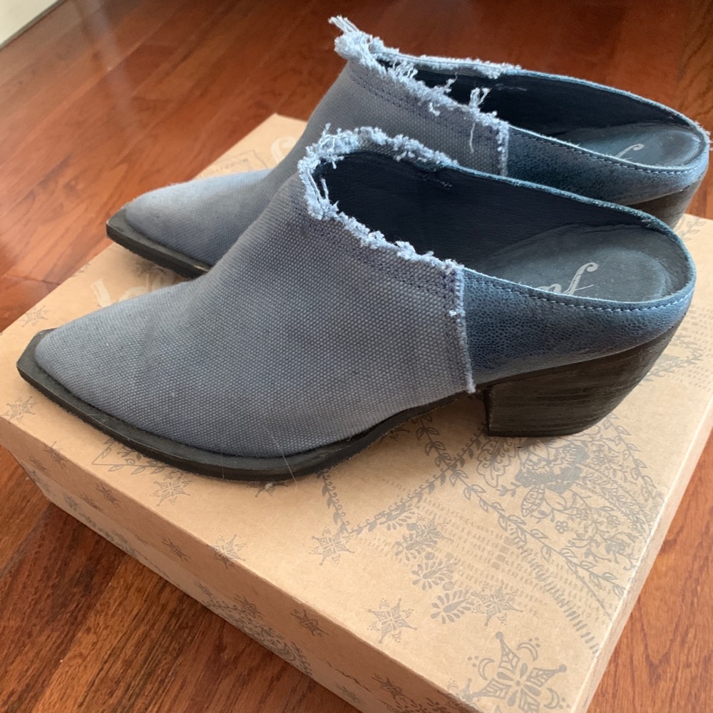 NWOT Free People Cute Blue Mules Size 8 Clogs Slip-on
